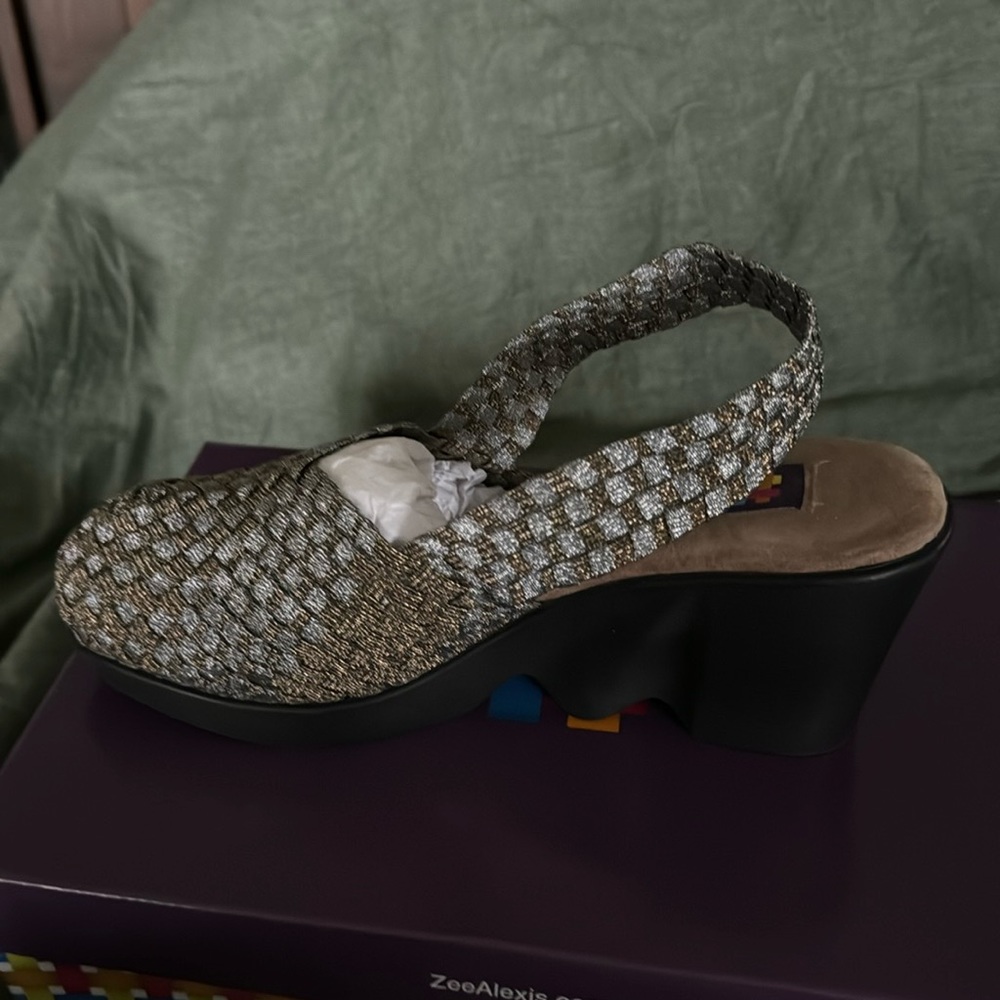 Women’s wedge sling